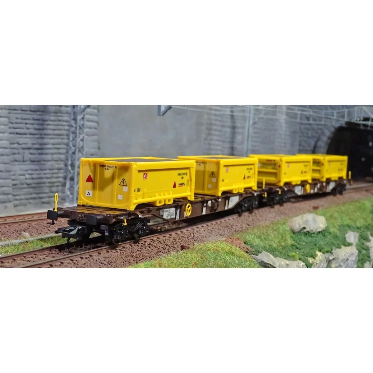 Trix 24136 Set of 2 container wagons "Earthworks Stuttgart...