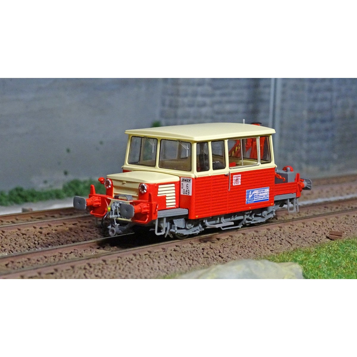 Ree Modeles MB-108.S Draisine DU65 Snowplow, headlight with clips, ... Ree Modeles MB-108.S Draisine DU65 Snowplow, headlight with clips, ...
