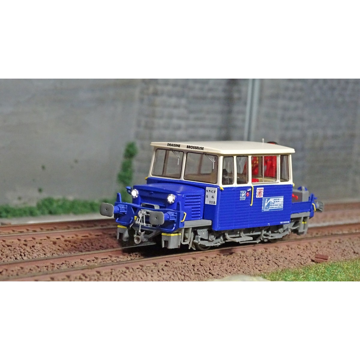 Ree Modeles MB-110.S Draisine DU65, blue and white brush cutter, headlight ...