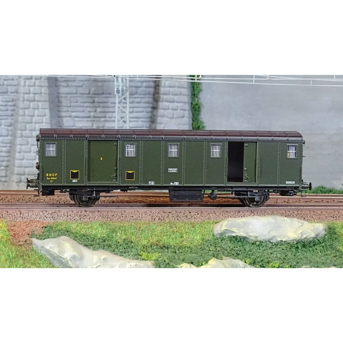 Ree Modeles VB 112S OCEM 30 van, black roof, ex-ETAT, SNCF, BATTIGN... Ree Modeles VB 112S OCEM 30 van, black roof, ex-ETAT, SNCF, BATTIGN...