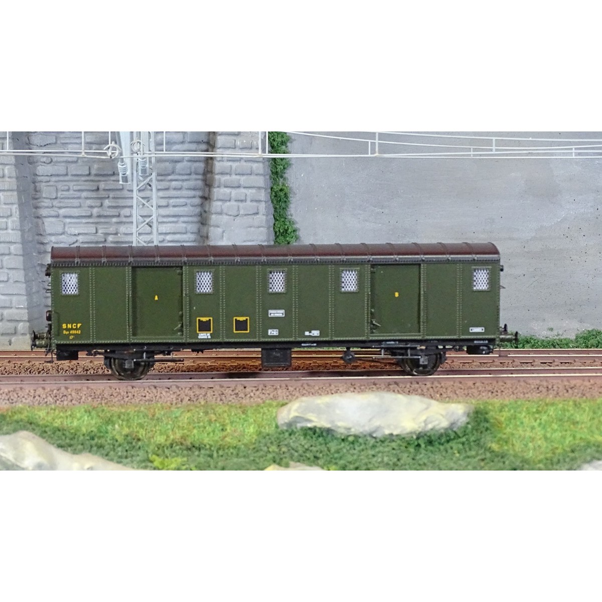 Ree Modeles VB 113S OCEM 30 van, black roof, ex-ETAT, SNCF, SAUTTEV...