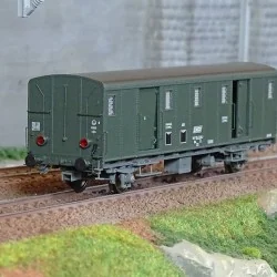 Ree Modeles VB 116 Voiture fourgon OCEM 30, ex-PO, toit lisse, logo jaune, SNCF, VILLENEUVE, feux Ree Modeles VB-116 - 1