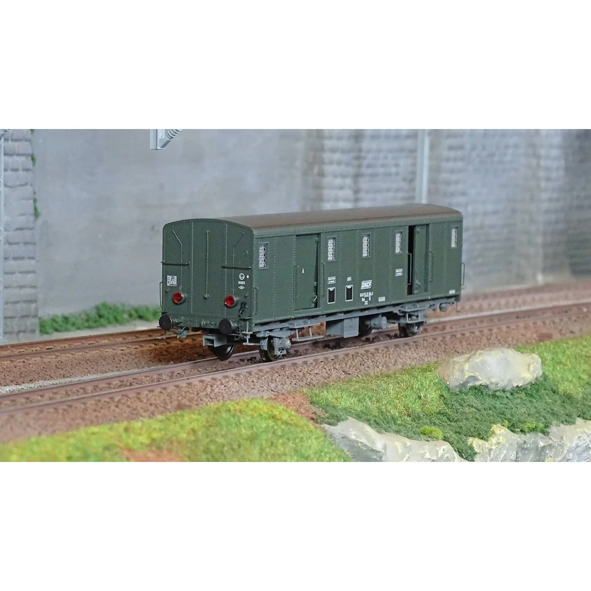 Ree Modeles VB 116 Voiture fourgon OCEM 30, ex-PO, toit lisse, logo jaune, SNCF, VILLENEUVE, feux Ree Modeles VB-116 - 1 Ree Modeles VB 116 Voiture fourgon OCEM 30, ex-PO, toit lisse, logo jaune, SNCF, VILLENEUVE, feux Ree Modeles VB-116 - 1