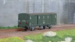 Ree Modeles VB 117S Voiture fourgon OCEM 30, toit lisse, SNCF, wagon atelier, feux, digital portes motorisées Ree Modeles VB-117