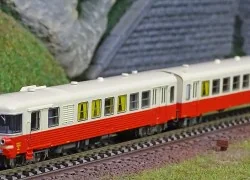 REE Modeles NW 167 EAD X-4516 Railcar + XR-7732 Trailer, cream roof...