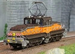 Mistral 22-03-S005 DC electric locomotive CC 1110, SNCF, in Arze livery...