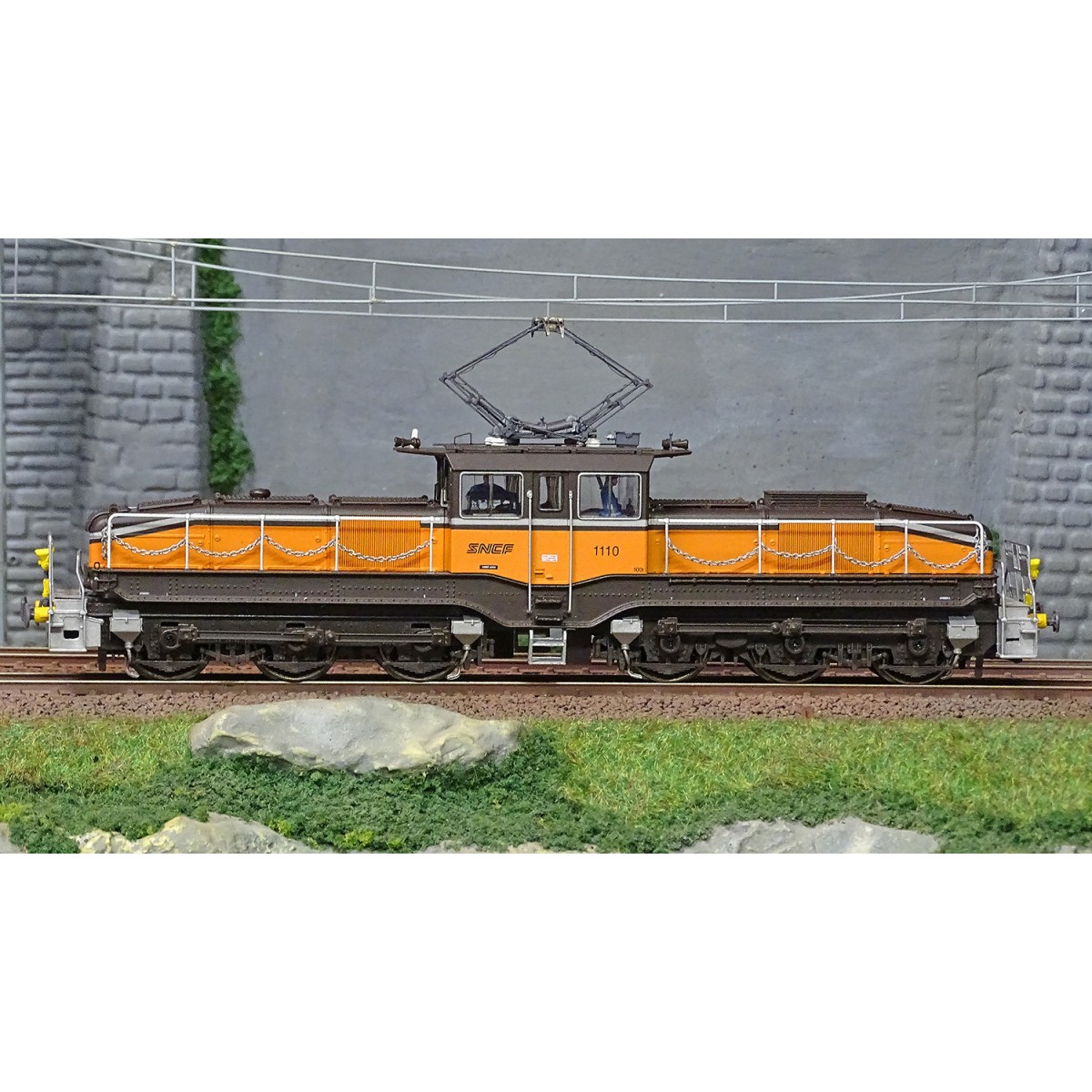 Mistral 22-03-S005 CC 1110 electric locomotive, SNCF, Arzens livery...