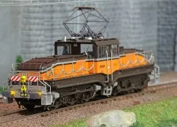 Mistral 22-03-G006 DC electric locomotive 1112, SNCF, in Arze livery...