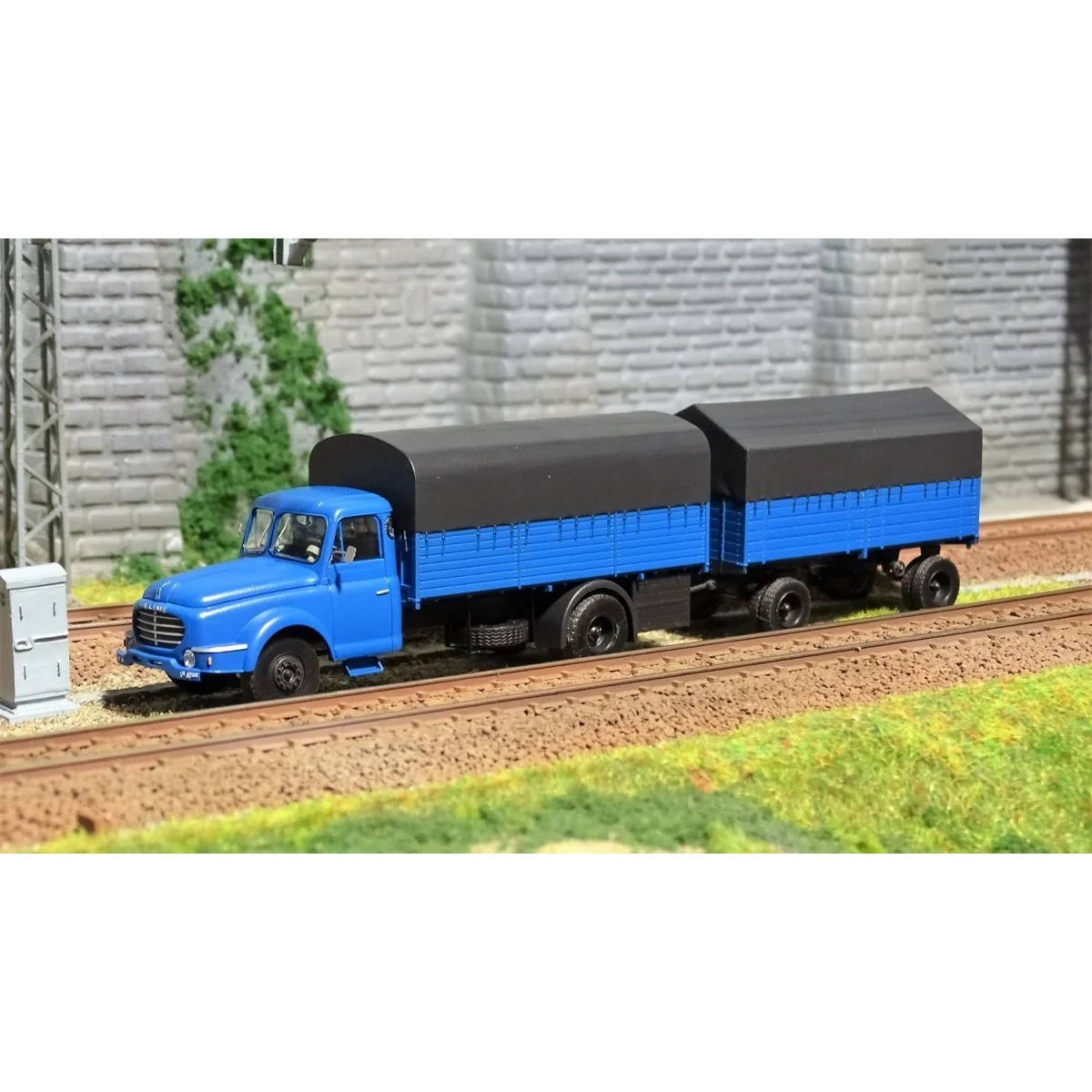 Ree Modeles CB 100 Panhard Movic Truck, Wine Tanker + Trailer (Blue...