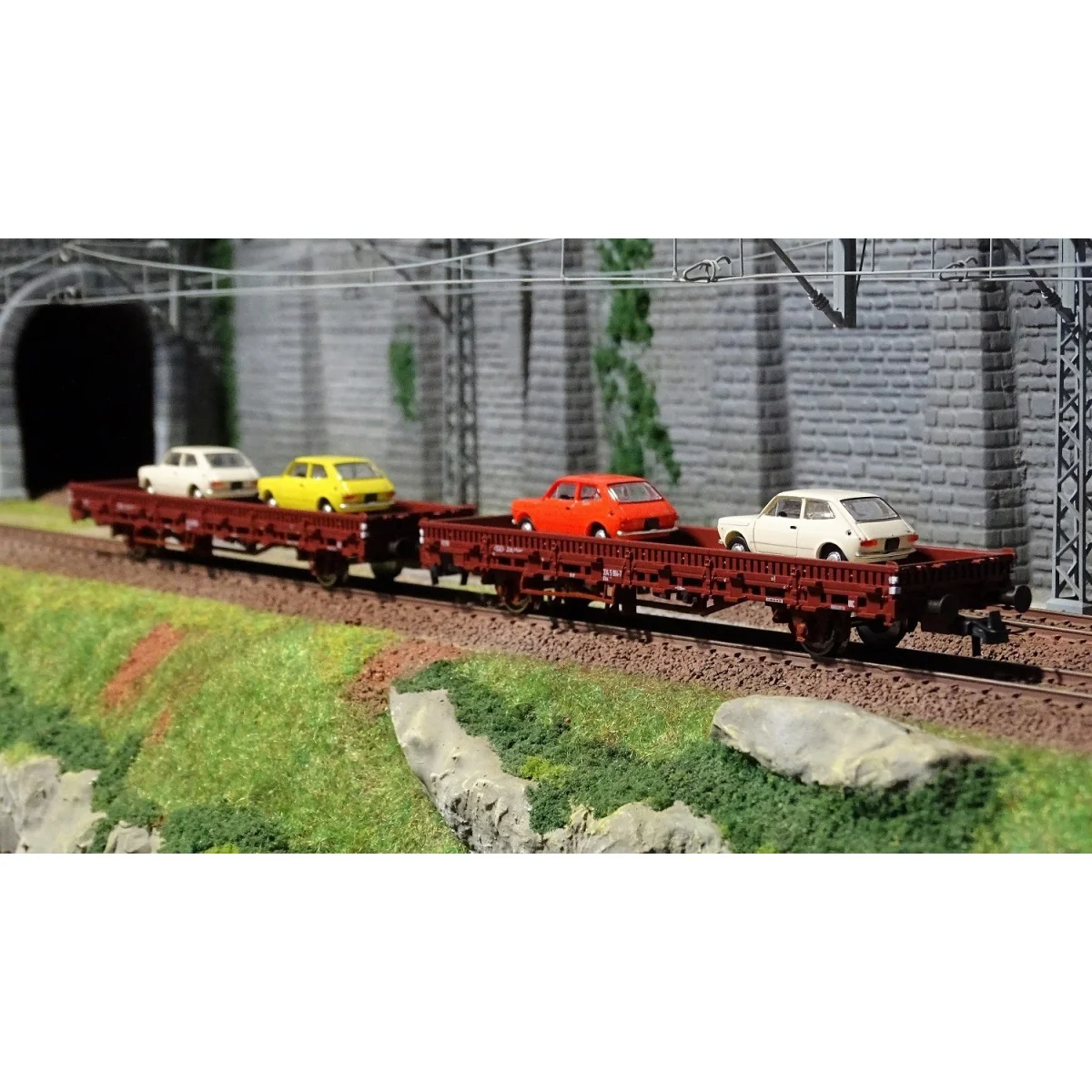 Roco 67086 Set of 2 slatted axle wagons, brown, DB, loaded with car...