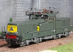 Jouef HJ2336S copy of BB 13017 electric locomotive, SNCF, blue live...