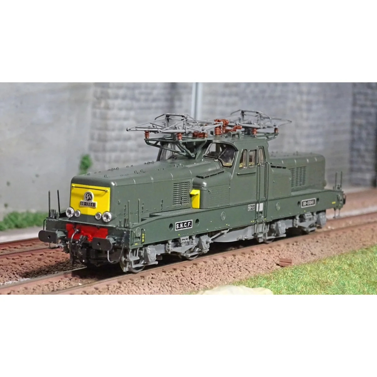 Jouef HJ2336S copy of BB 13017 electric locomotive, SNCF, blue live...