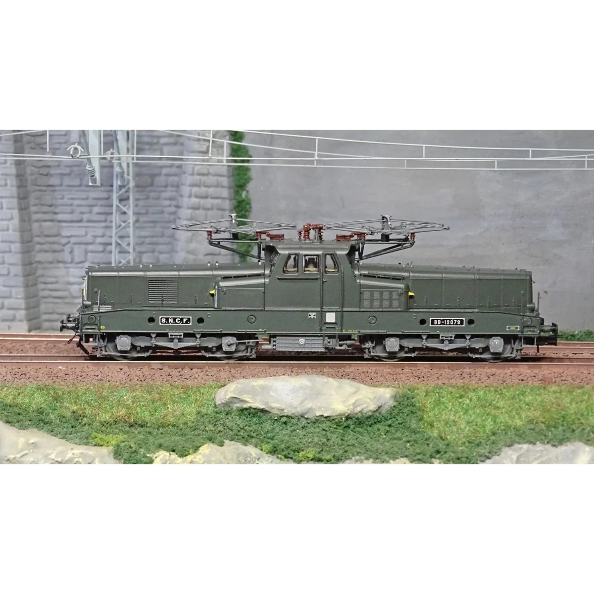 Jouef HJ2338S BB 12079 electric locomotive, SNCF, green/yellow live...