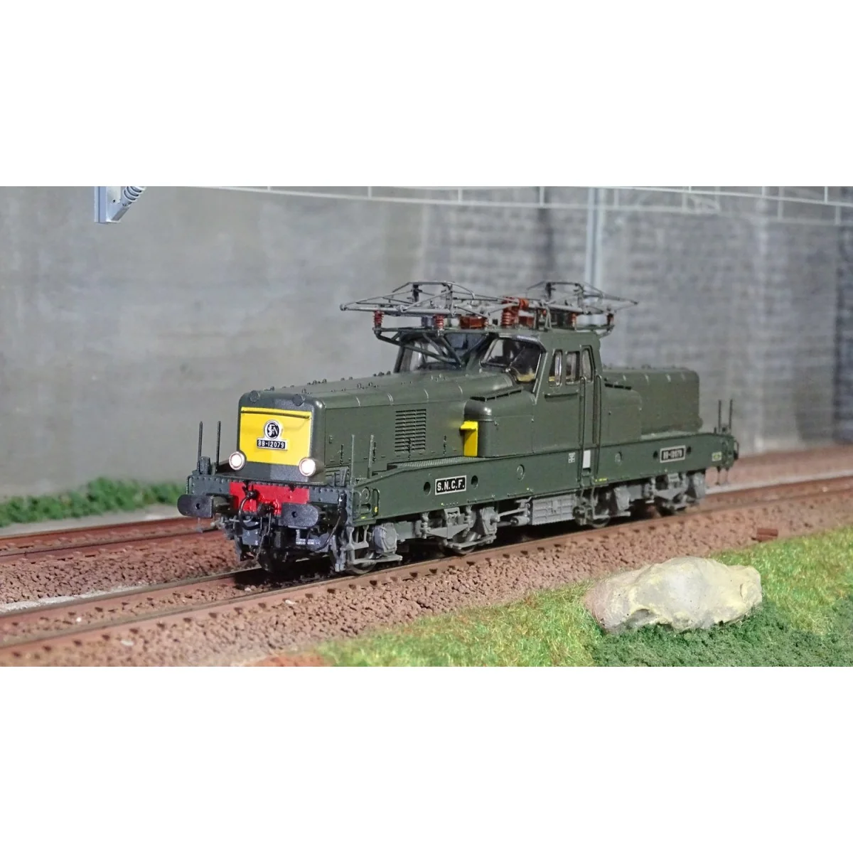 Jouef HJ2338S BB 12079 electric locomotive, SNCF, green/yellow live...