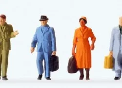 Preiser 14049 figures, travelers on the platform