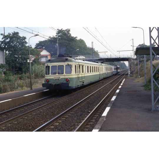 HJ2386-copy of Jouef HJ2386S Autorail diesel X 2700 à 2 voitures, SNCF, livré vert et jaune, digital sonore