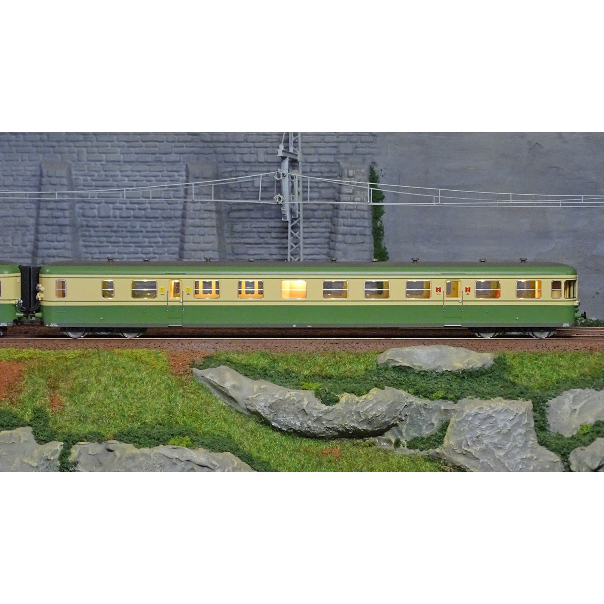 Jouef HJ2386 RGP2 X 2700 2-car diesel railcar, SNCF, green and yell...