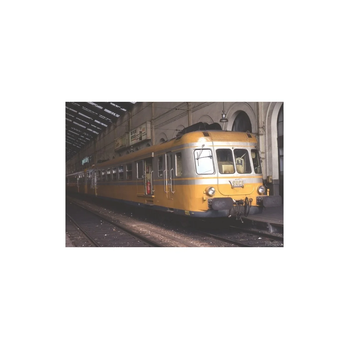 Jouef HJ2387 RGP2 X 2700 2-car diesel railcar, SNCF, orange and sil...