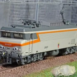 Jouef HJ2369S DC electric locomotive 6512, SNCF, delivered in concrete, dig...