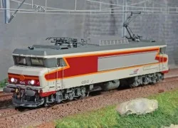 Jouef HJ2370S DC electric locomotive 6543, SNCF, delivered rough concrete...