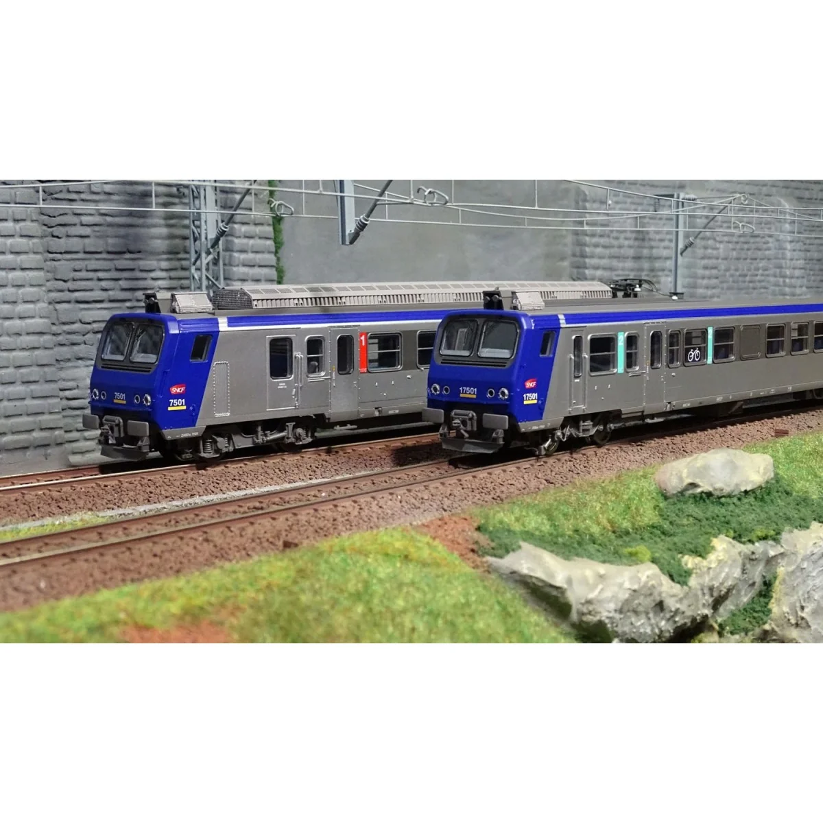 Piko 96433 SNCF electric railcar, Z2 Z 7501, refurbished TER livery...