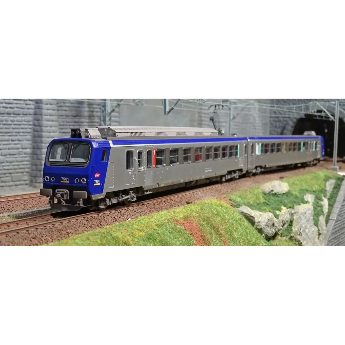 Piko 96433 SNCF electric railcar, Z2 Z 7501, refurbished TER livery...