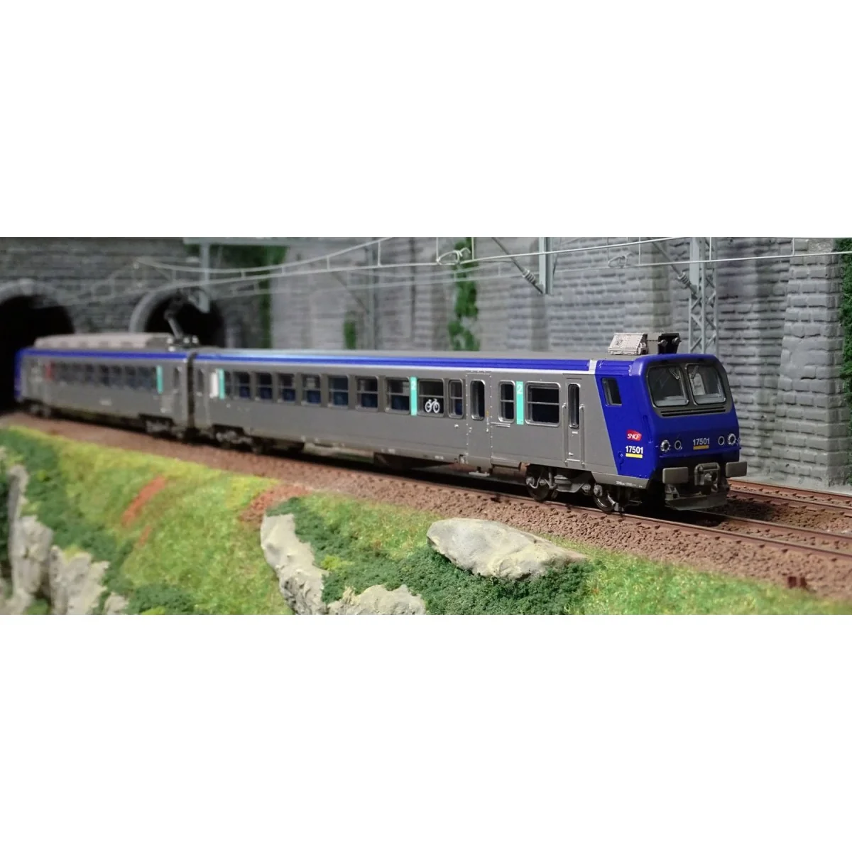 Piko 96415 SNCF electric railcar, Z2 Z 7501, refurbished TER livery...