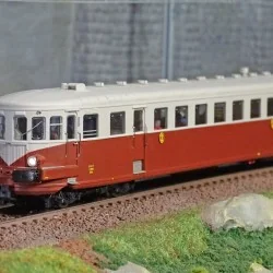 Mistral 21-05-S001 Autorail diesel X 3703, Rouge/Crème, Ile Napoléon, SNCF Mistral Train Models Mistral_21-05-S001 - 1