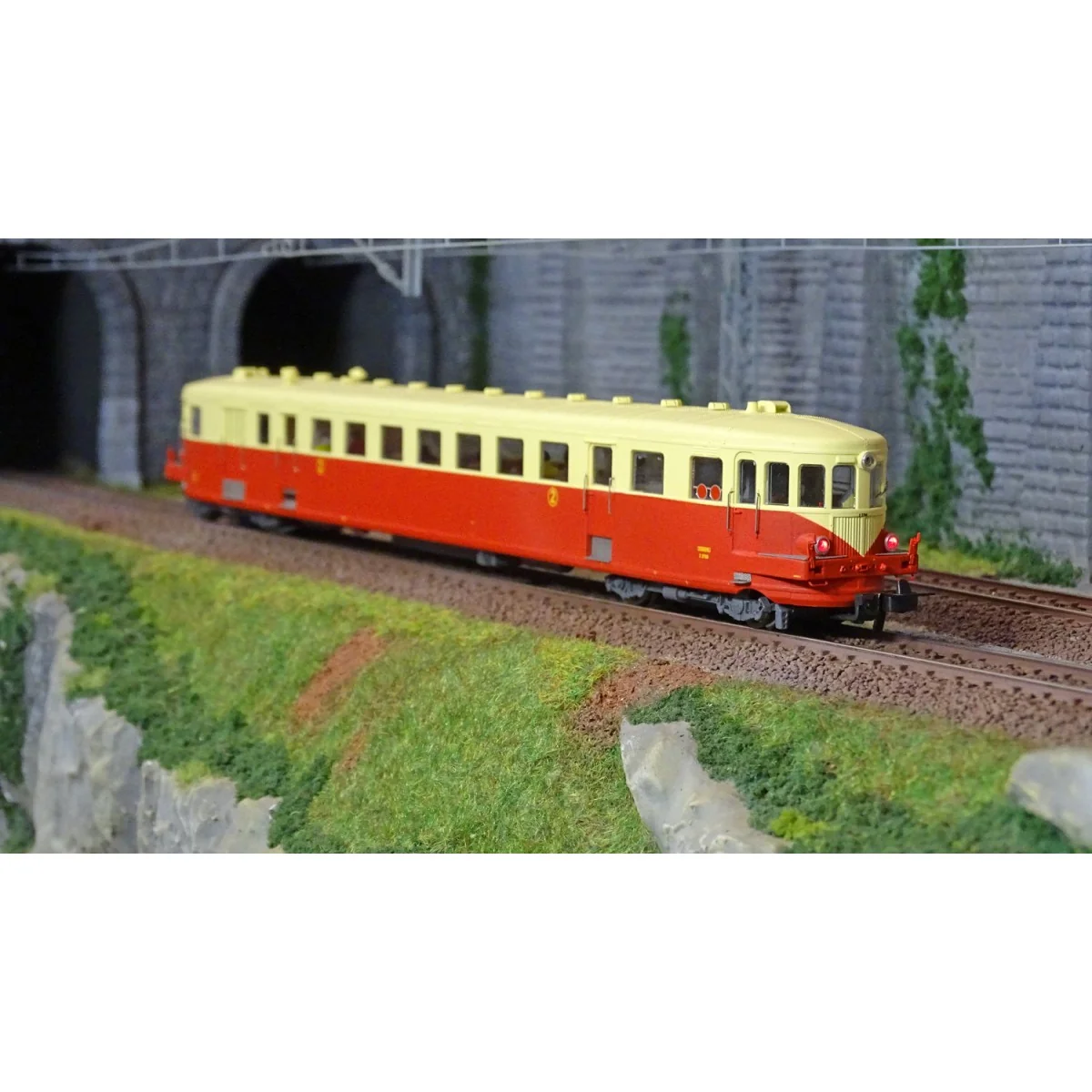 Mistral 21-05-S002 Autorail diesel X 3709, Rouge/Crème, Strasbourg, SNCF Mistral Train Models Mistral_21-05-S002 - 3