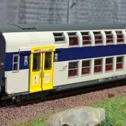 ViTrains 3215L Voiture voyageurs VB2N SNCF, livré Nord Pas de Calais, 2ème classe, Logo casquette, avec éclairage ViTrains ViTra