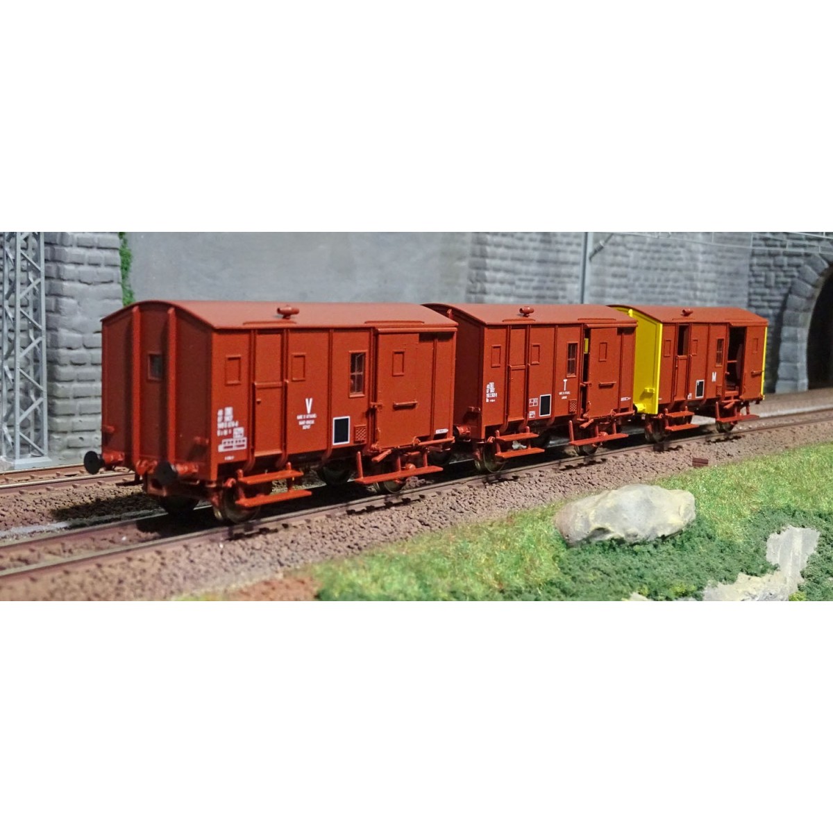 EPM 51.00.12 Set of 3 freight wagons, US vans, red UIC, red roof an...