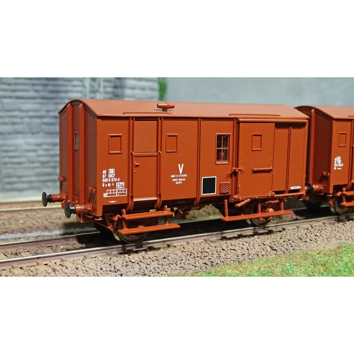 EPM 51.00.12 Set of 3 freight wagons, US vans, red UIC, red roof an...
