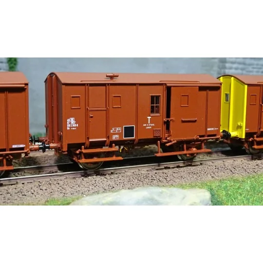EPM_51.00.12-EPM 51.00.12 Set of 3 freight wagons, US vans, red UIC, red roof and chassis, SNCF, ep.V-VI