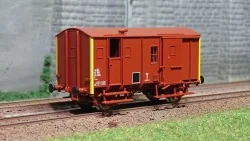 EPM 51.02.10 UK van freight wagon, UIC red, red roof and chassis, S...