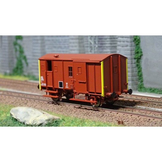EPM_51.02.10-EPM 51.02.10 UK van freight wagon, UIC red, red roof and chassis, SNCF, Yellow Tail, ep.IV