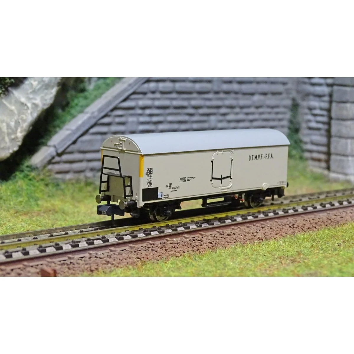 Arnold HN6432 2-axle refrigerated wagon, DTMVF-FFA , N scale - HN6432