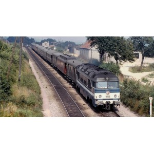 Ree Modeles CC70002.S Locomotive diesel CC 70002, Livrée d'origine, plaques en relief, dépôt CHALINDREY, digital sonore Ree Mode