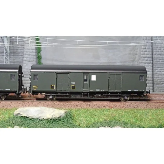 MW_30301-Models World 30301 Set of 2 baggage cars, SNCF, Dqd2m, Green 306, 1950 markings, end-of-train lights