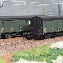 Models World 30303 Set de 2 Wagons fourgons, SNCF, Dqd2m, Vert 306, marquage 1956, feux fin de convoi Models World MW_30303 - 1