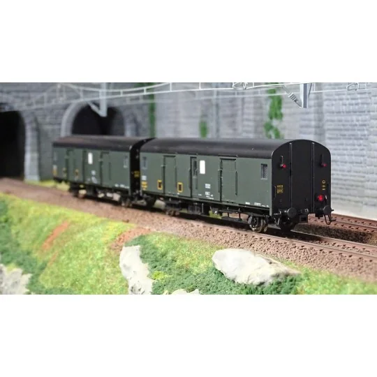 MW_30303-Models World 30303 Set of 2 baggage cars, SNCF, Dqd2m, Green 306, 1956 markings, end-of-train lights