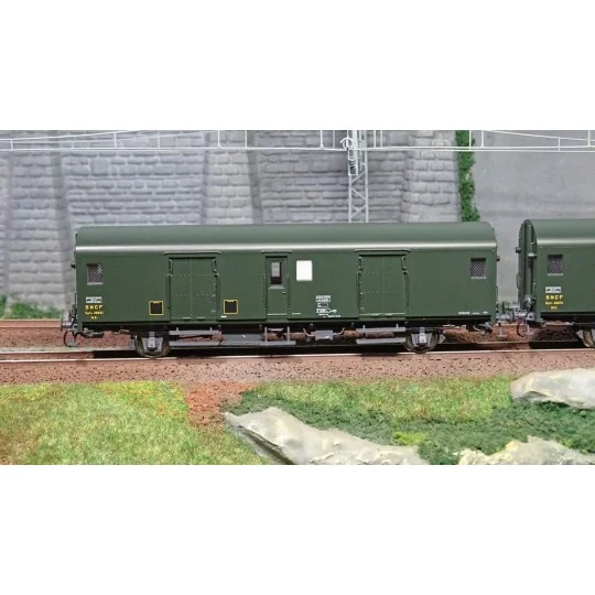 MW_30305-Models World 30305 Set of 2 baggage cars, SNCF, Dqd2m, Green 301, 1956 markings, end-of-train lights