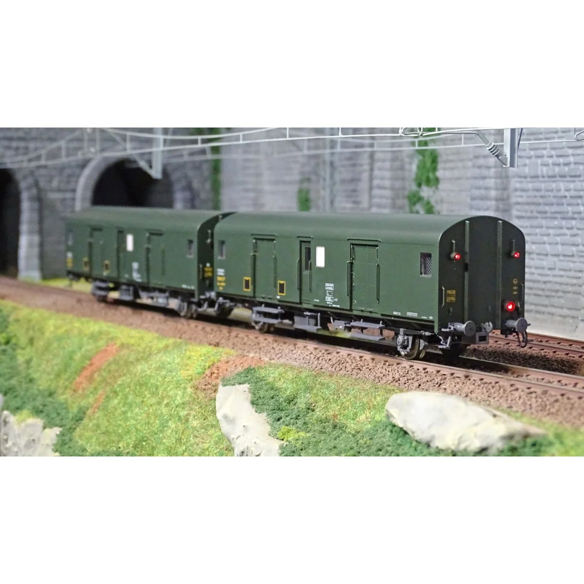 Models World 30305 Set de 2 Wagons fourgons, SNCF, Dqd2m, Vert 301, marquage 1956, feux fin de convoi Models World MW_30305 - 4 Models World 30305 Set de 2 Wagons fourgons, SNCF, Dqd2m, Vert 301, marquage 1956, feux fin de convoi Models World MW_30305 - 4