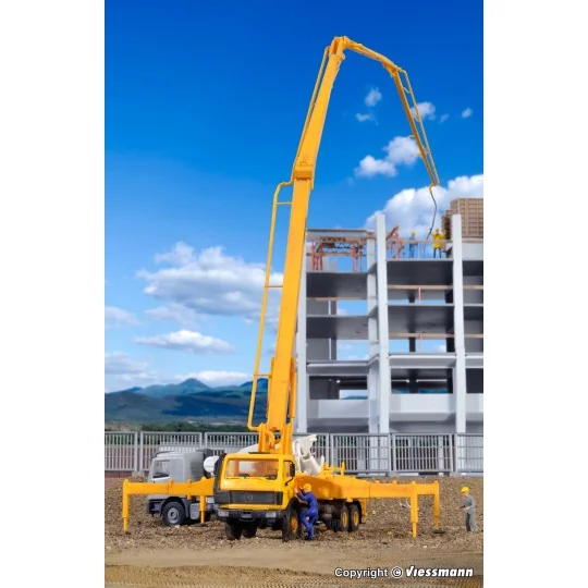 Kibri 10200 Truck Crane SCHWING Kibri_10200-Kibri 10200 Mercedes truck with SCHWING concrete pump