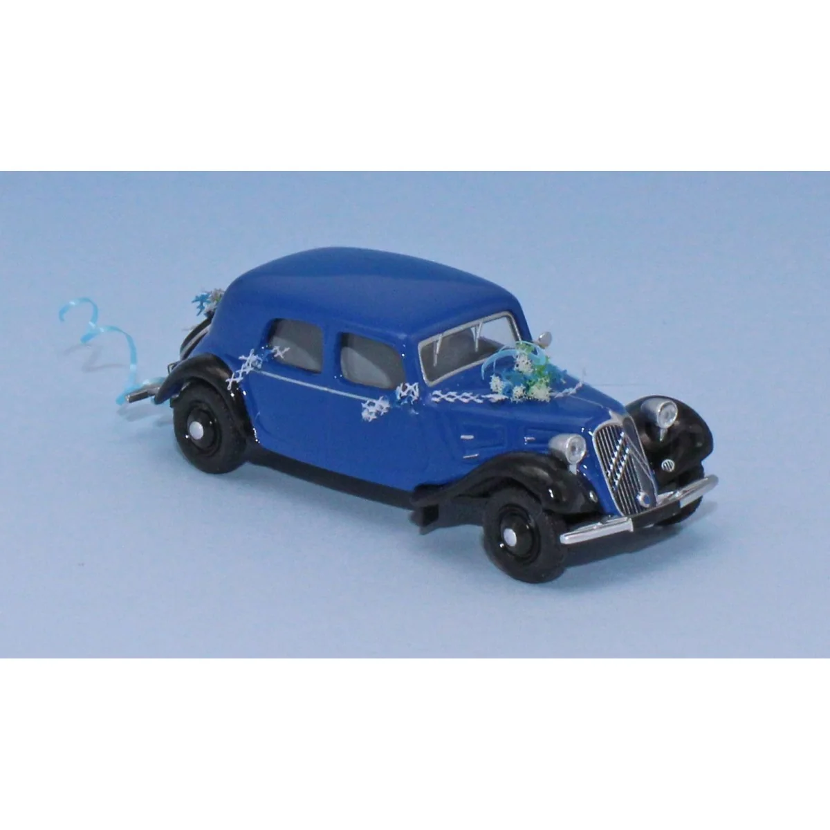 SAI 6176 Citroën Traction 11A 1935, bright blue and black, Wedding Car
