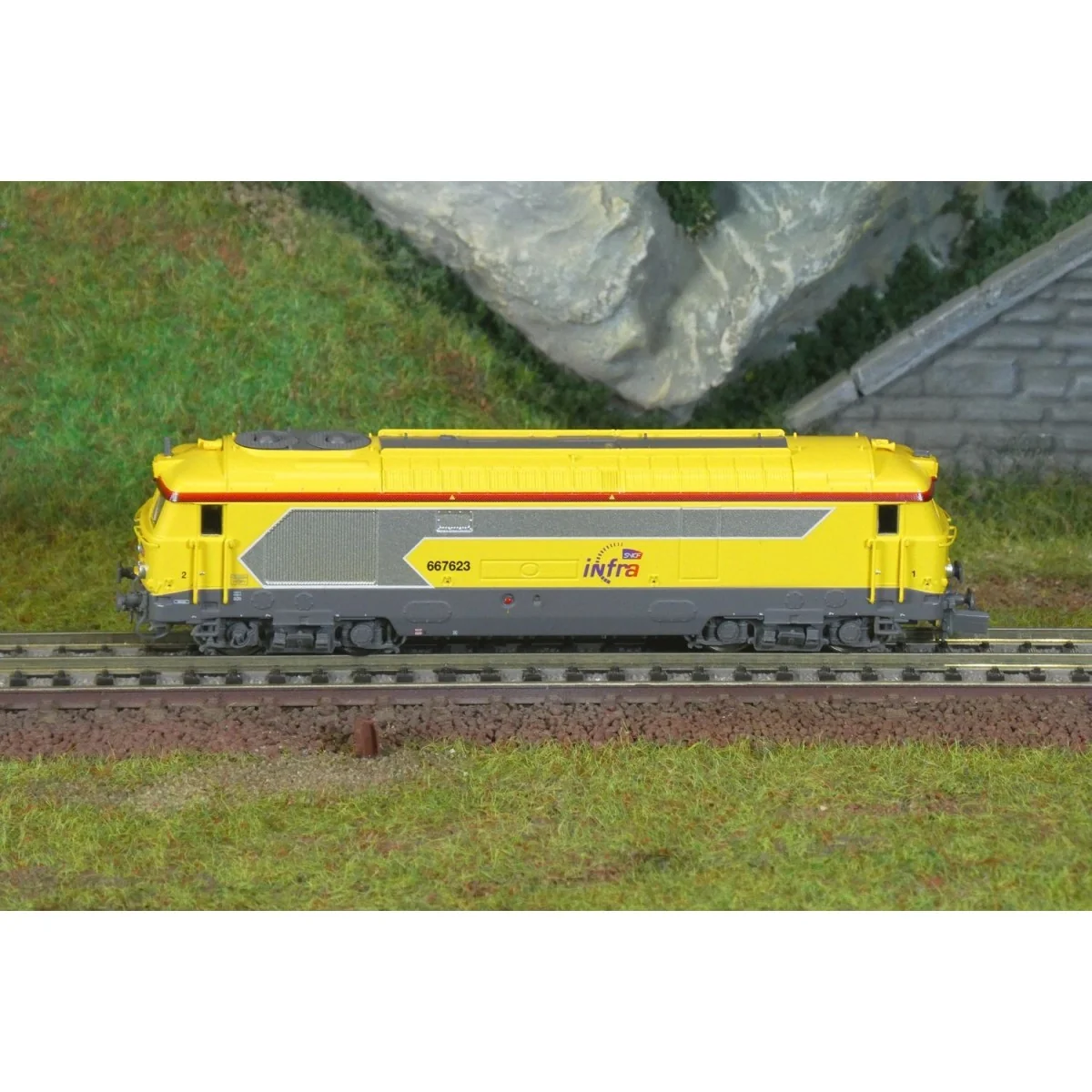Locomotive diesel BB 67623, livrée INFRA, NEVERS, N 1/160 - REE Mod...