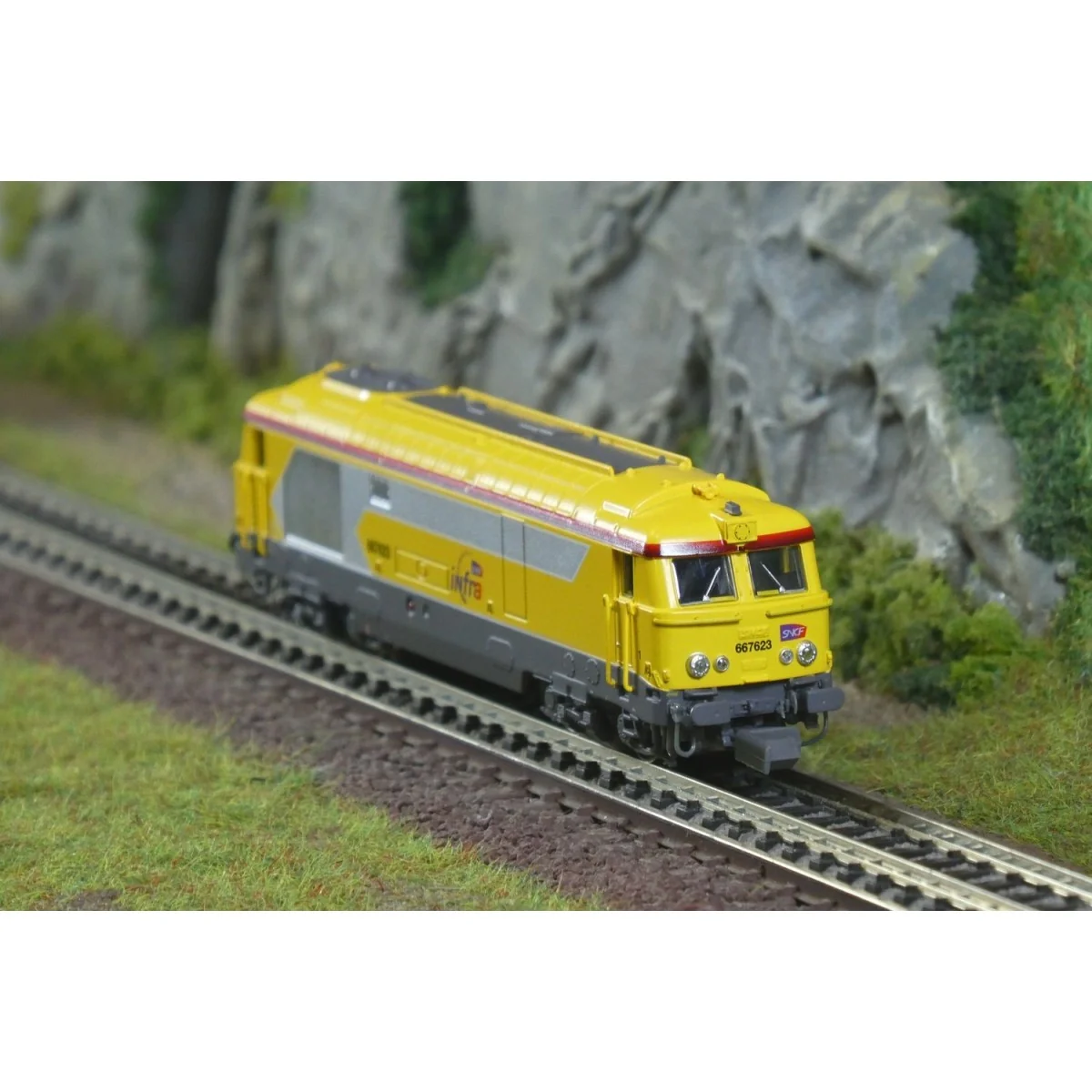 Locomotive diesel BB 67623, livrée INFRA, NEVERS, N 1/160 - REE Mod...