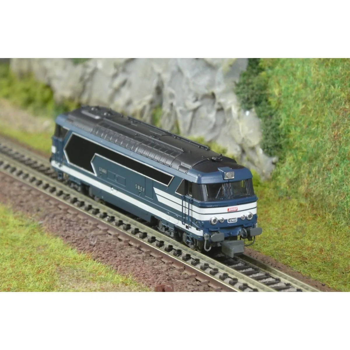 Locomotive diesel BB 67465, livrée bleue à plaques, CAEN, N 1/160 -...