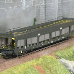 Wagon porte-autos DD DEV 66, SNCF, livrée verte, logo blanc Encadré...