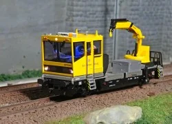 Viessmann 2620 Diesel Railcar, Robel 54.22 with motorized crane, di...