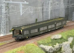 SNCF DD DEV 66 car transporter wagon, green livery, cap logo, semi-...